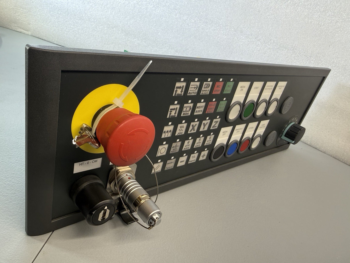 SIEMENS 6FC5303-1AF10-8AA0 Operator Panel CNC Industrial Control HMI (1.2.4)
