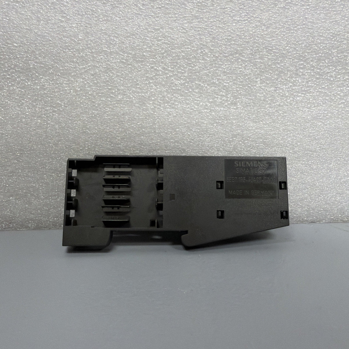Siemens 6ES7193-4JA00-0AA0 SIMATIC ET 200S Terminating Module New Op. Box 1.4.2