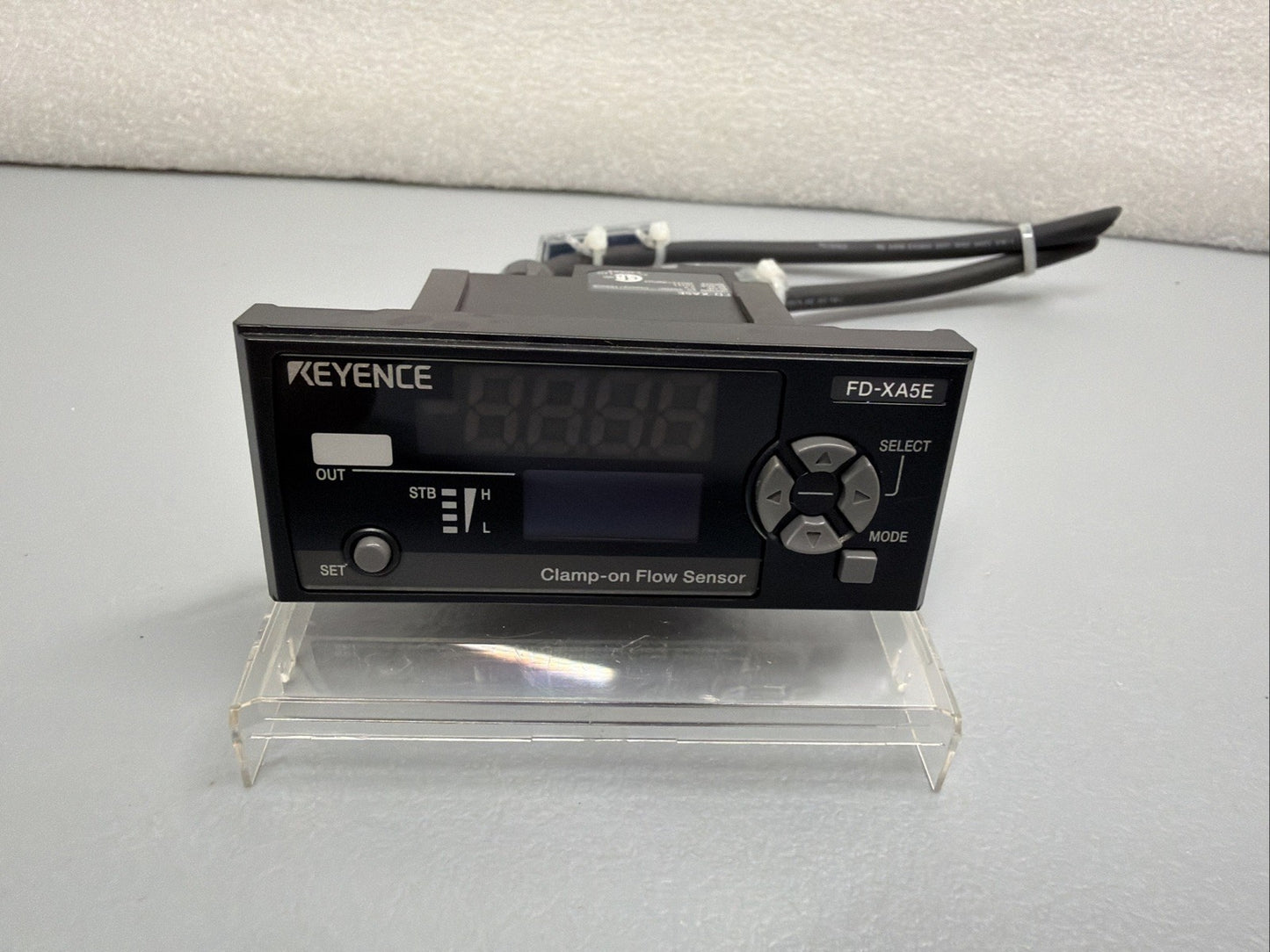 KEYENCE FD-XA5E Clamp-On Micro Flow Sensor Controller Open Box (1.3.2b)
