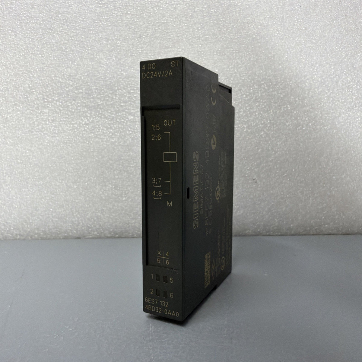 Siemens 6ES7132-4BD32-0AA0 ET 200S 4DO 24VDC 2A New Open Box (1.4.1B)