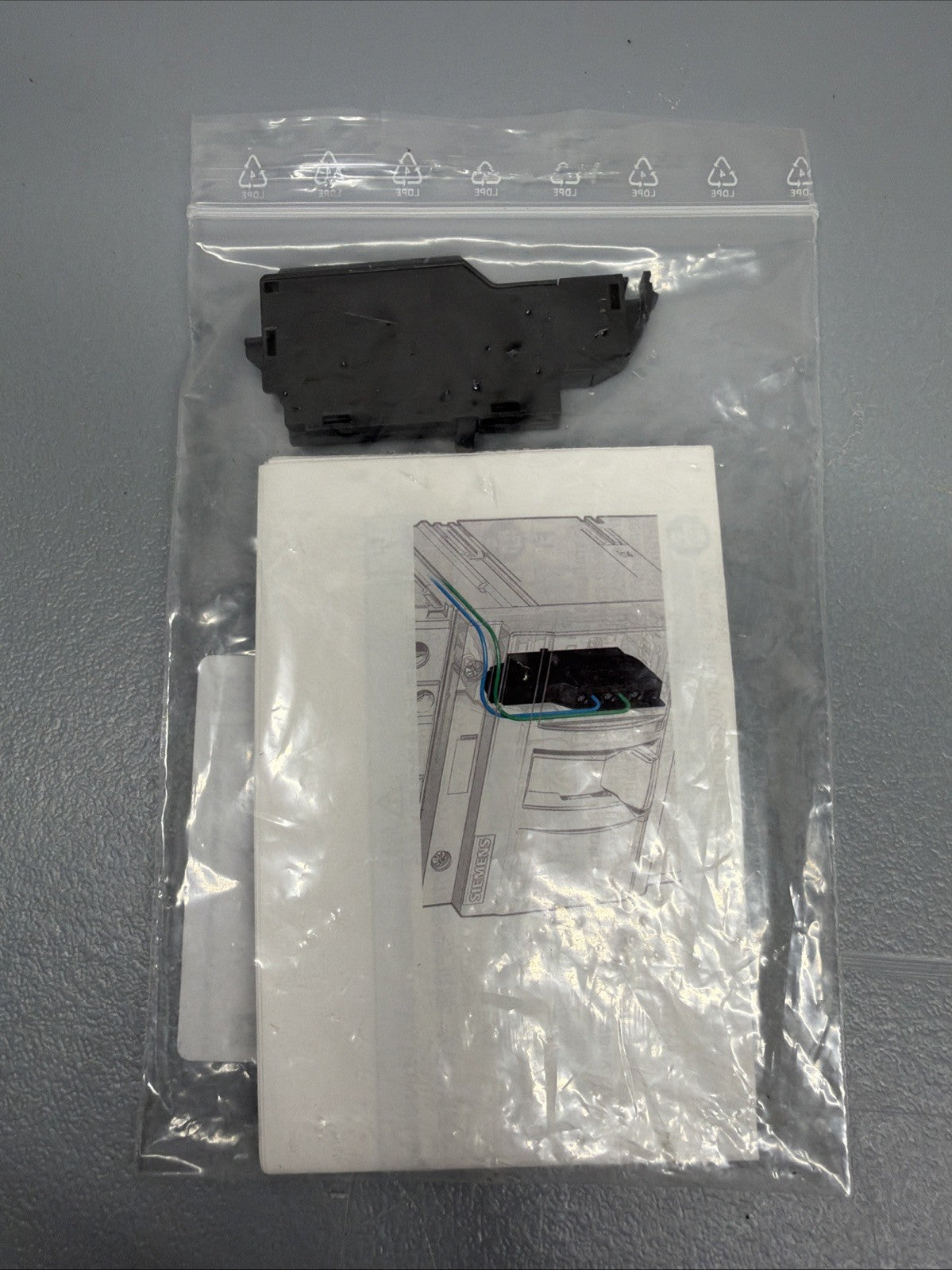 Siemens 3VA9978-0AA12 Auxiliary Switch Type HQ 3A 240VAC New (1.4.2)