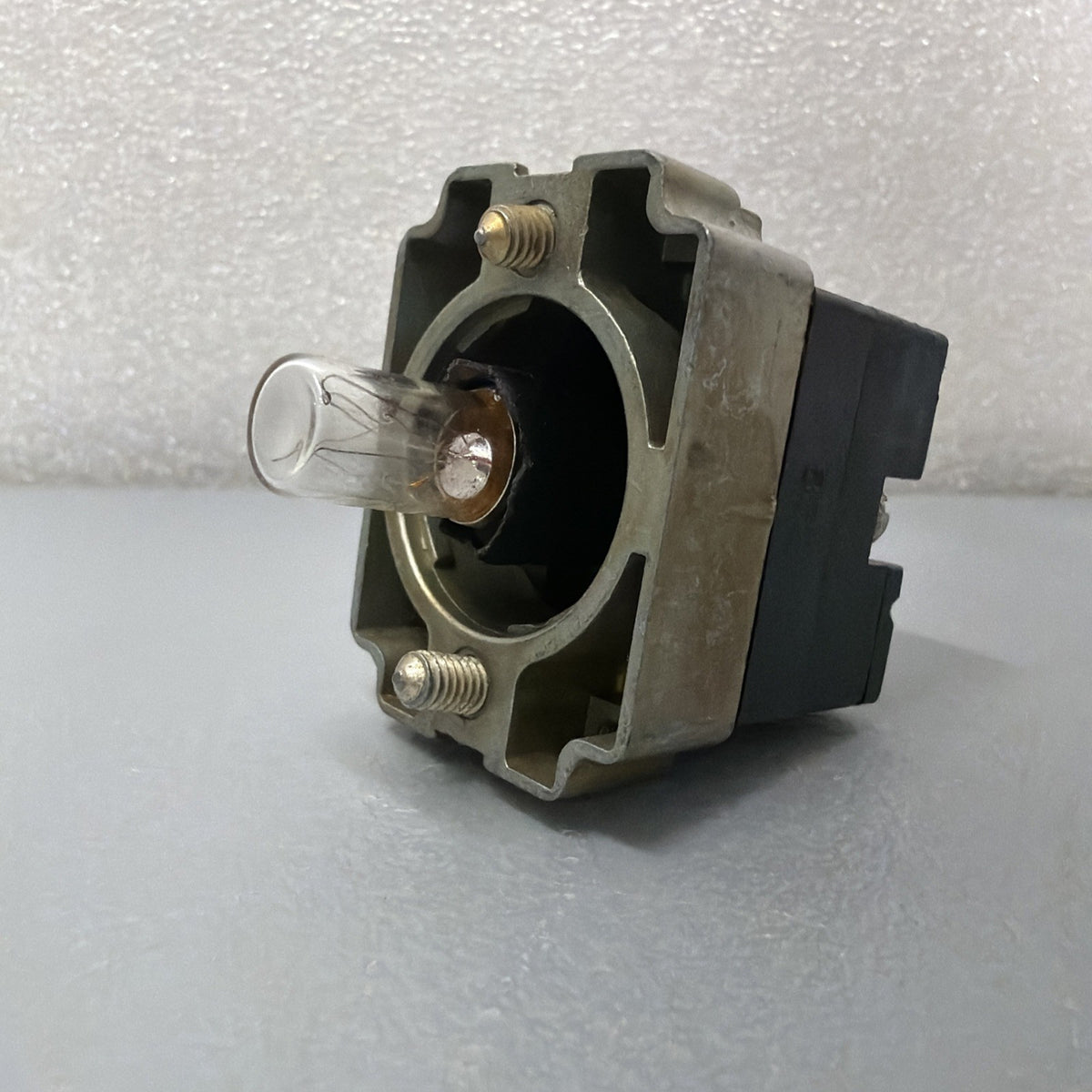 Telemecanique ZB2-BV6 Pilot Light Body BA9S 2.6W 380V w/ Bulb (1.4.2)