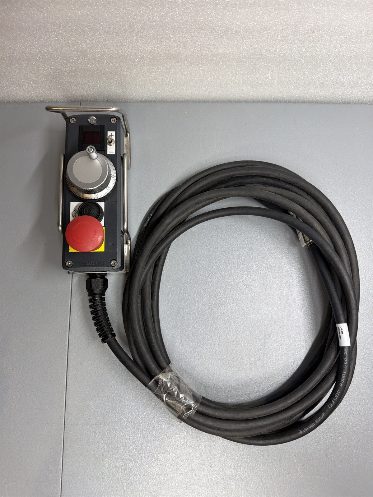 Schneider CNC Handwheel Pendant UFO-M2-01-2D-S00E Lutz 195239.0800 8m (1.4.3)
