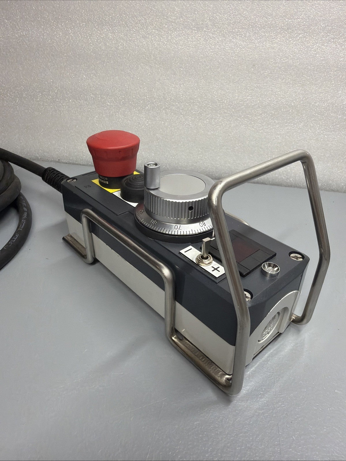 Schneider CNC Handwheel Pendant UFO-M2-01-2D-S00E Lutz 195239.0800 8m (1.4.3)