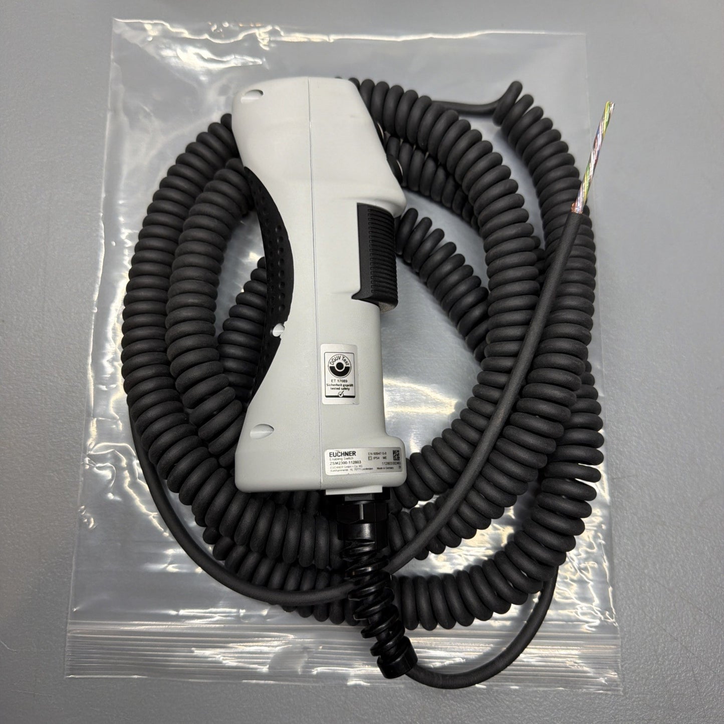 EUCHNER ZSM2300-112803 3-Stage Enabling Switch 9.8m Cable New Open Box (1.3.2)