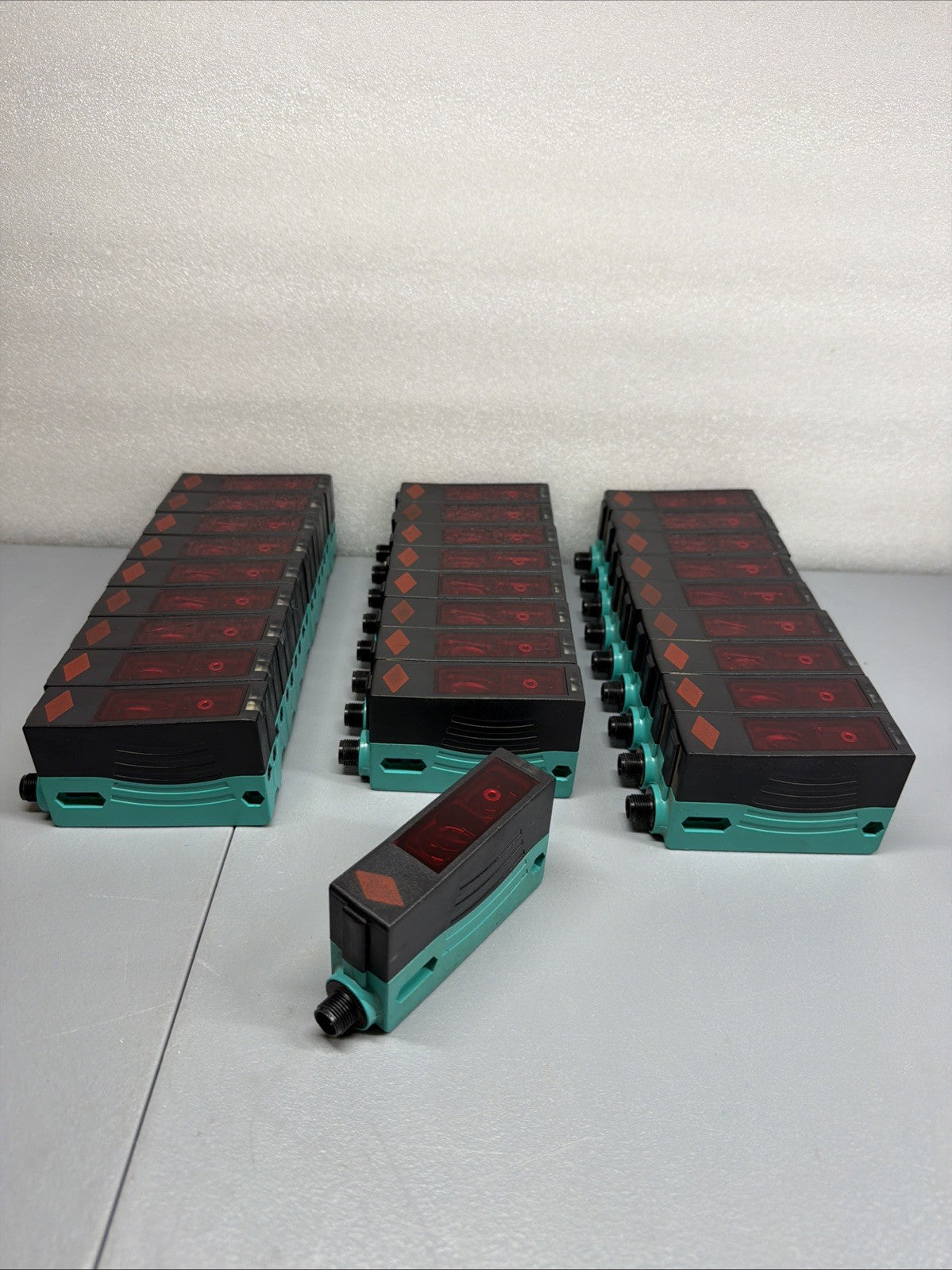 PEPPERL+FUCHS BACKGROUND SUPPRESSION SENSOR RL28-8-H-1500-LAS/47/105 180708(121)