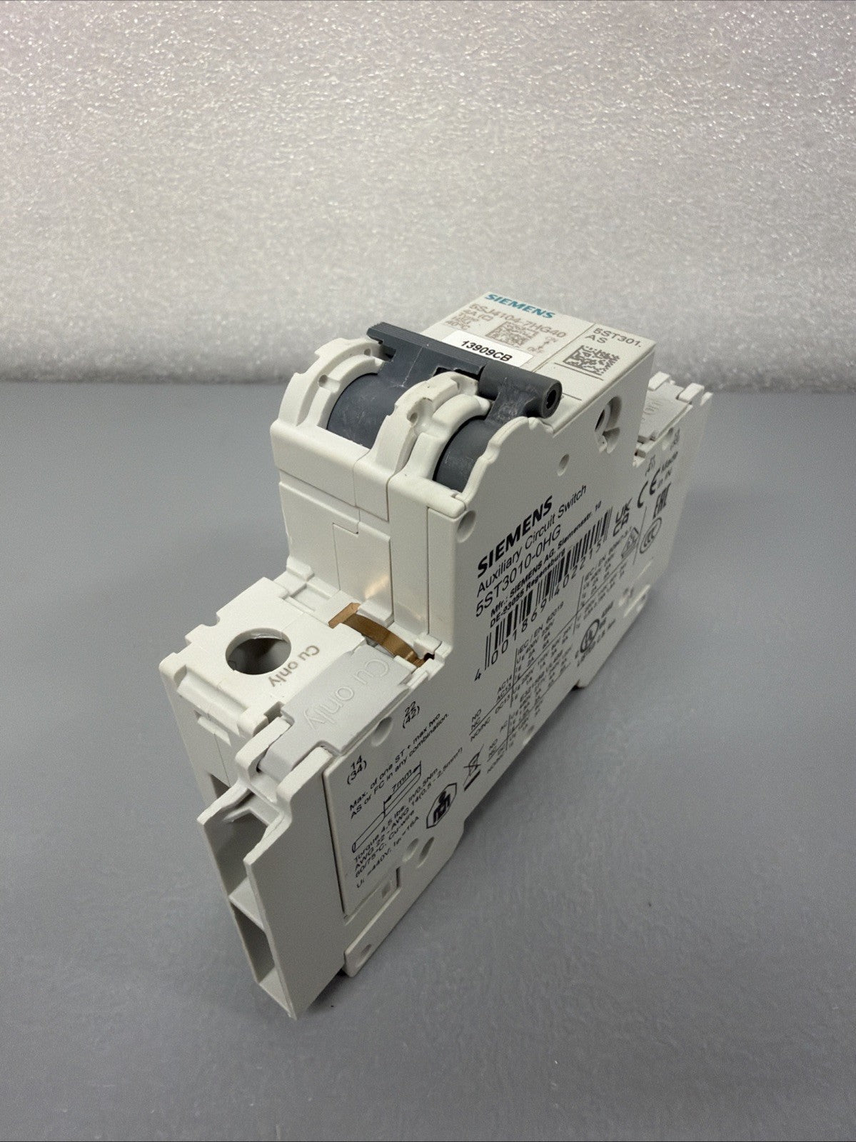 Siemens 5SJ4104-7HG40 4A Breaker + 5ST3010-0HG Aux Switch New Open Box((1.3.1)