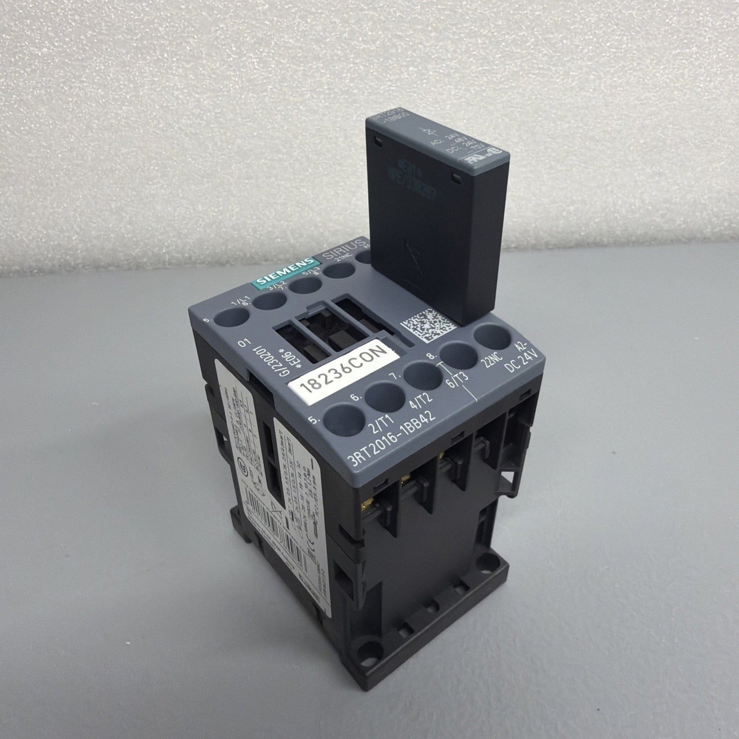 Siemens 3RT2016-1BB42 + 3RT2916-1BB00 SIRIUS Contactor 24VDC New Open Box (113)
