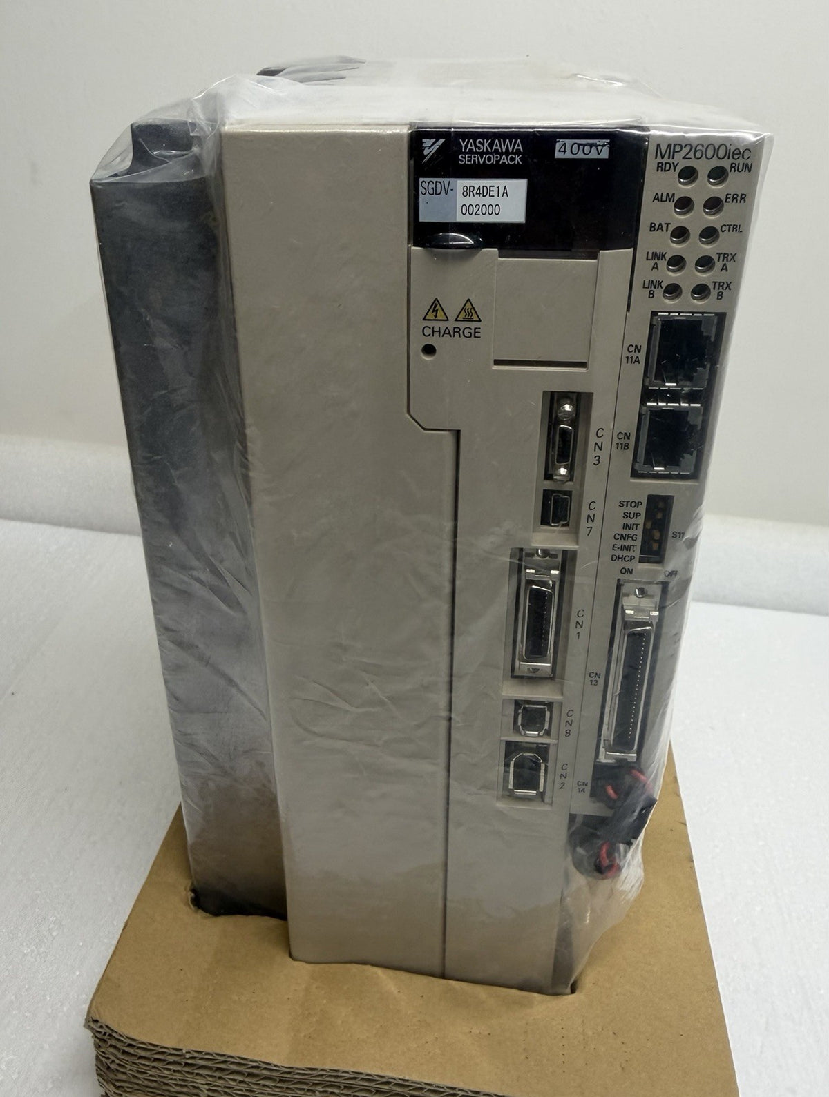 Yaskawa SGDV-8R4DE1A002000300 SERVOPACK Servo Drive w/ MP2600iec New in Box 123B