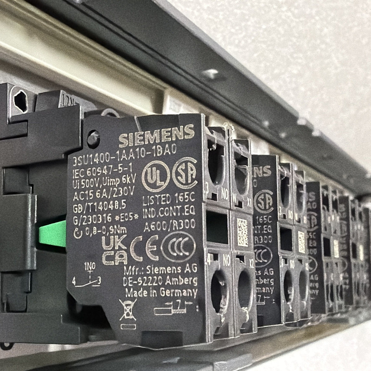 Siemens 6FC5247-0AA43-1AA0 SINUMERIK Panel w/ Pushbuttons & Key Switch (1.2.4b)