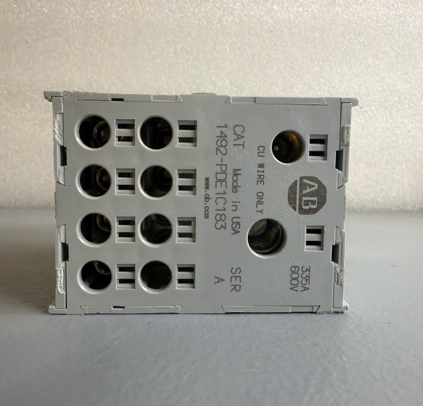 Allen-Bradley 1492-PDE1C183 Series A 335A 600V Distribution Block New Op.Box 142