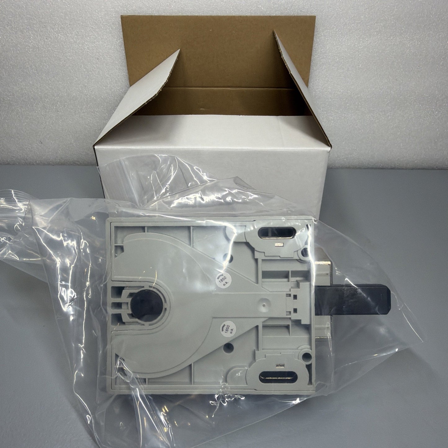 Allen-Bradley 442G-MABH-L Guardmaster 442G Left Handle Assembly New OpenBox 122b