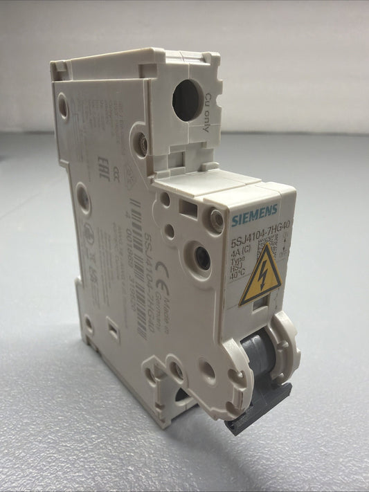 Siemens 5SJ4104-7HG40 SENTRON 4-Pole 4A Circuit Breaker Open Box (1.2.1)