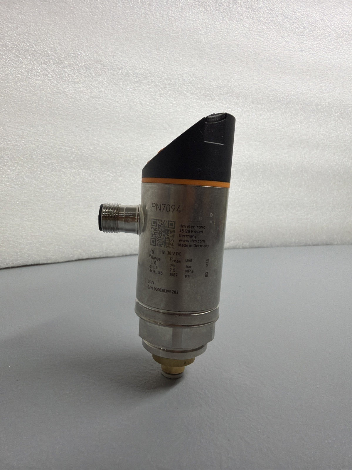 IFM Efector PN7094 Electronic Pressure Switches /Sensor With Display (1.2.2)