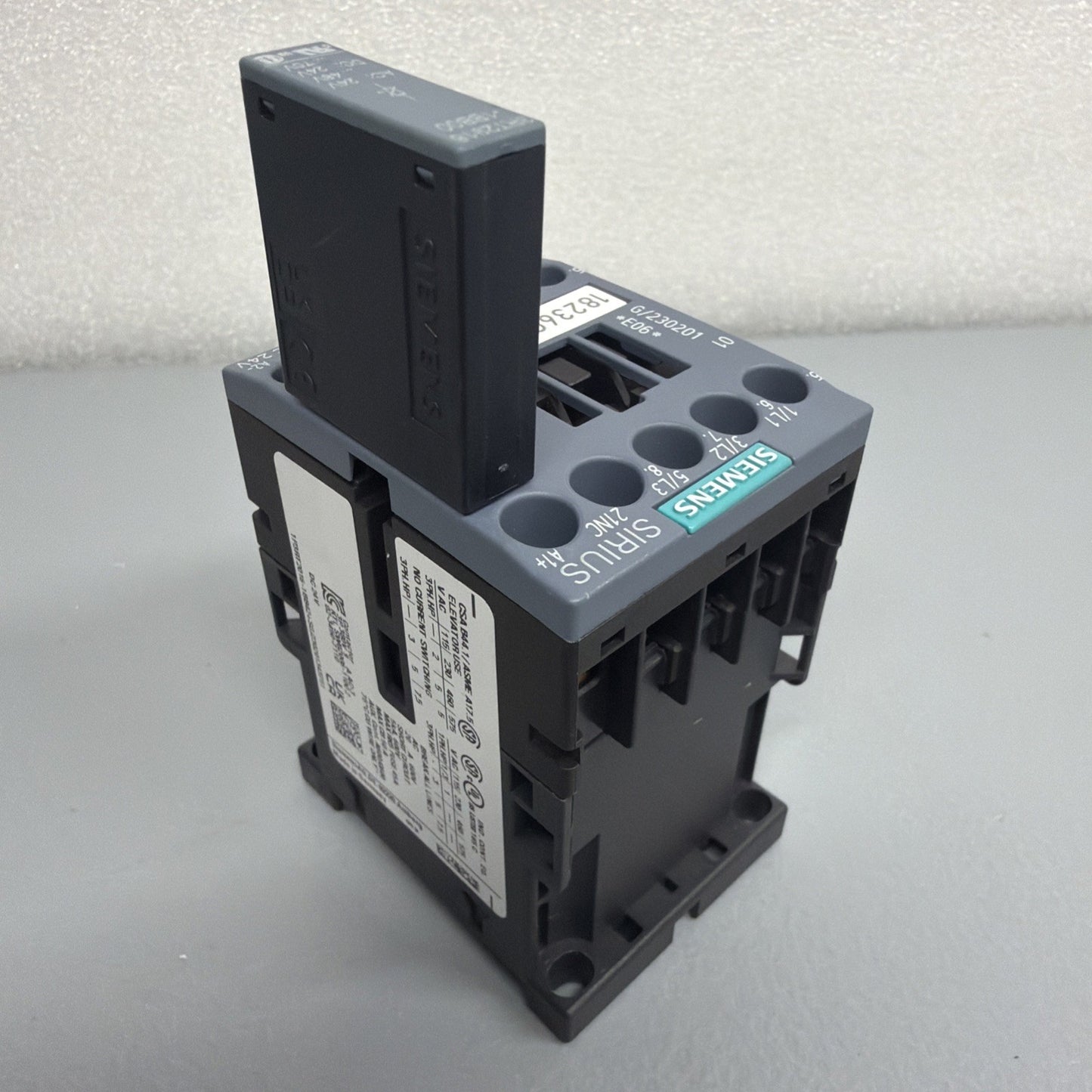Siemens 3RT2016-1BB42 + 3RT2916-1BB00 SIRIUS Contactor 24VDC New Open Box (113)