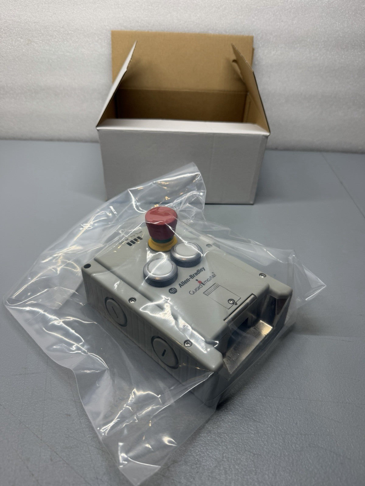 Allen-Bradley 442G-MABR-UT-C03 Guardmaster Lock Module New Open Box (1.1.2)