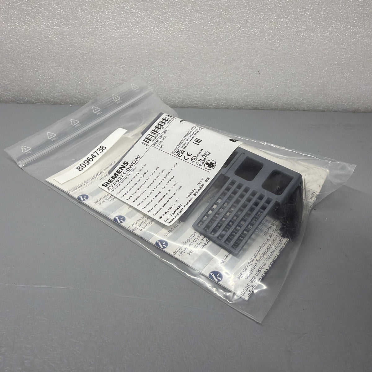 Siemens 3VA9271-0WD30 Circuit Breaker Accessory Terminal Cover 3-Pole NEW (142)