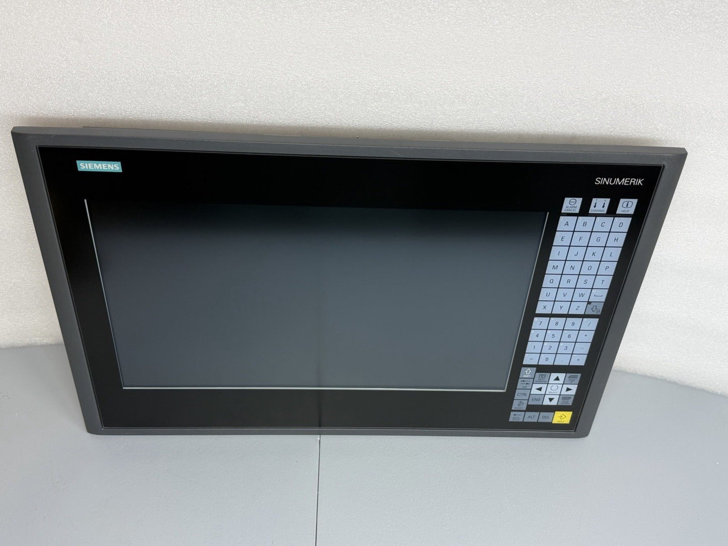 Siemens 6FC5303-0AF14-0AA0 SINUMERIK Operator Panel Open Box (1.2.2)