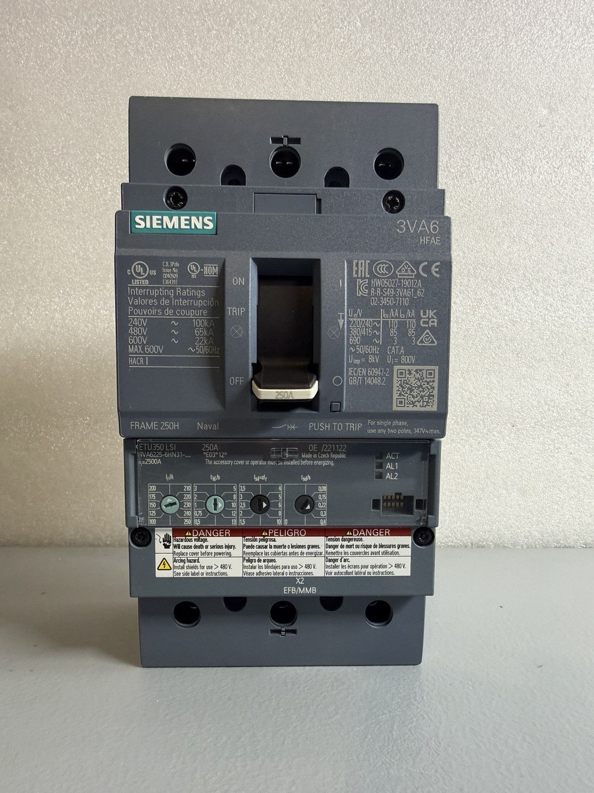 Siemens 3VA6225-6HN31-0AA 3-Pole Circuit Breaker ETU350 New O.Box 1.3.4b